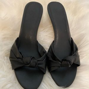 Black kitten heels